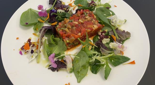 BasicWissen. Kochen lernen leicht gemacht - Salate & Gemüse mit Früchten und Kräutern